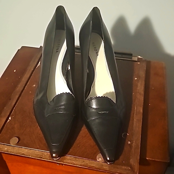 NWOT, Merona Designer Genuine Leather Shoes, Sz 8, Black, Low Heel 2" Pointy Toe - Picture 9 of 10